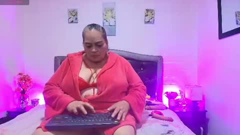 Snapshot of queenmature chatting on 07-16-26, 08:04 VickyBoobss online show from 07-16-26, 08:04