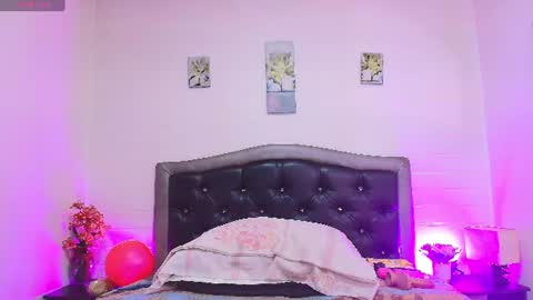 Snapshot of queenmature chatting on 07-19-26, 02:04 VickyBoobss online show from 07-19-26, 02:04