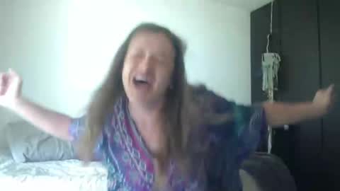 Snapshot of queennicky88 chatting on 12-25-24, 04:22 Nico online show from 12-25-24, 04:22
