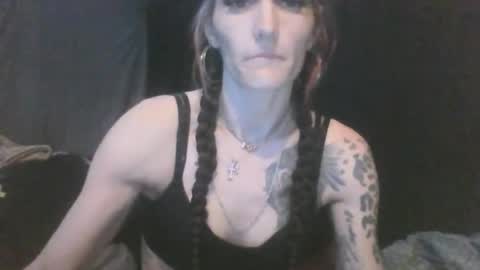 Snapshot of queennjuuicy chatting on 05-15-26, 02:18 IG Juuicy IGGE Gezzzy online show from 05-15-26, 02:18