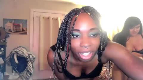 Snapshot of queenofheartsfaerah chatting on 01-28-25, 05:11 QueenOfHearts online show from 01-28-25, 05:11