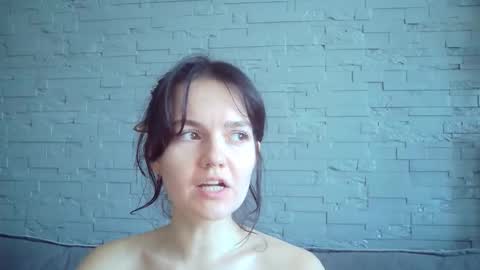 Snapshot of queenofmodels chatting on 11-19-25, 10:26 QueenOfModels online show from 11-19-25, 10:26