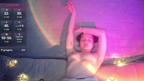 Snapshot of queenofmodels chatting on 04-10-26, 03:39 QueenOfModels online show from 04-10-26, 03:39