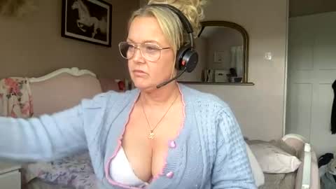 Snapshot of queenp333 chatting on 05-11-26, 02:45 PrincessP333 online show from 05-11-26, 02:45