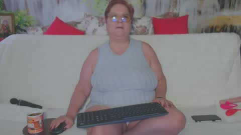 Snapshot of queenpammy chatting on 02-02-25, 06:37 QueenPammy online show from 02-02-25, 06:37