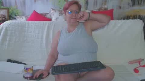 Snapshot of queenpammy chatting on 02-02-25, 12:57 QueenPammy online show from 02-02-25, 12:57