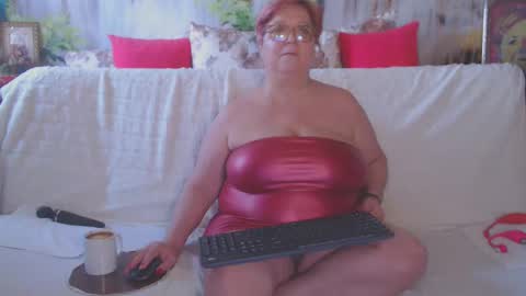 Snapshot of queenpammy chatting on 02-14-25, 09:24 QueenPammy online show from 02-14-25, 09:24