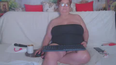 Snapshot of queenpammy chatting on 02-16-25, 03:27 QueenPammy online show from 02-16-25, 03:27