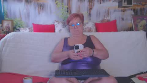 Snapshot of queenpammy chatting on 02-17-25, 01:53 QueenPammy online show from 02-17-25, 01:53
