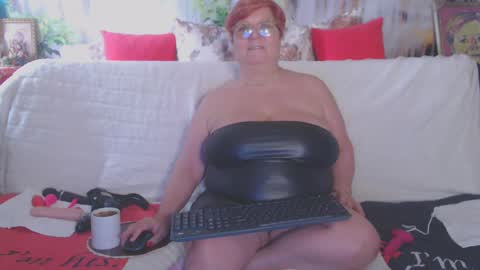 Snapshot of queenpammy chatting on 02-18-25, 10:27 QueenPammy online show from 02-18-25, 10:27