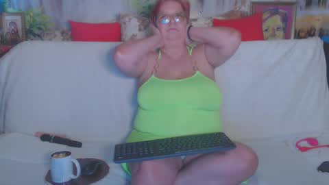 Snapshot of queenpammy chatting on 02-21-25, 12:39 QueenPammy online show from 02-21-25, 12:39