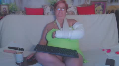 Snapshot of queenpammy chatting on 02-25-25, 01:17 QueenPammy online show from 02-25-25, 01:17