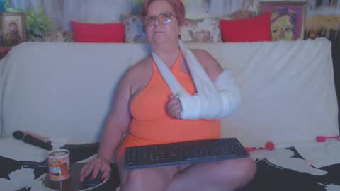 Snapshot of queenpammy chatting on 02-27-25, 08:28 QueenPammy online show from 02-27-25, 08:28