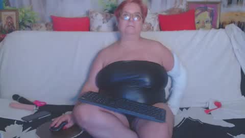 Snapshot of queenpammy chatting on 02-28-25, 02:09 QueenPammy online show from 02-28-25, 02:09