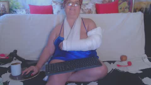 Snapshot of queenpammy chatting on 03-04-25, 12:33 QueenPammy online show from 03-04-25, 12:33