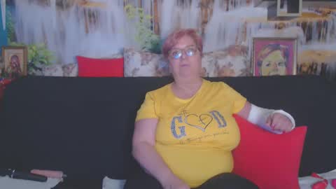 Snapshot of queenpammy chatting on 03-09-25, 04:11 QueenPammy online show from 03-09-25, 04:11