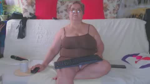 Snapshot of queenpammy chatting on 09-13-25, 06:46 QueenPammy online show from 09-13-25, 06:46