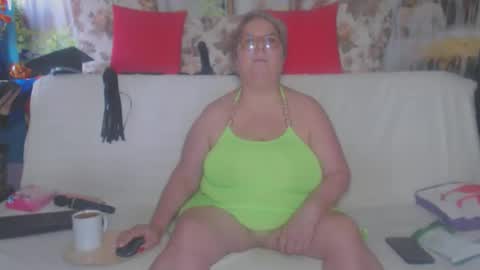 Snapshot of queenpammy chatting on 09-28-25, 06:52 QueenPammy online show from 09-28-25, 06:52