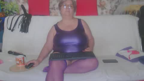 Snapshot of queenpammy chatting on 10-08-25, 06:11 QueenPammy online show from 10-08-25, 06:11