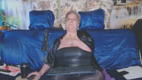 Snapshot of queenpammy chatting on 10-24-25, 05:15 QueenPammy online show from 10-24-25, 05:15