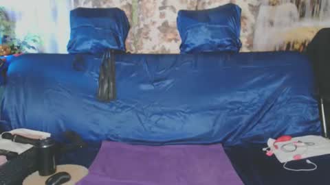 Snapshot of queenpammy chatting on 10-25-25, 06:43 QueenPammy online show from 10-25-25, 06:43