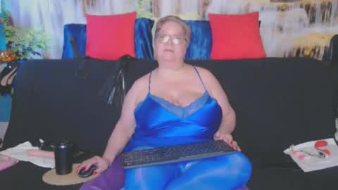 Snapshot of queenpammy chatting on 11-06-25, 05:52 QueenPammy online show from 11-06-25, 05:52