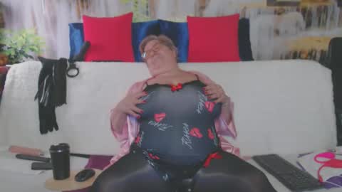 Snapshot of queenpammy chatting on 11-21-25, 06:45 QueenPammy online show from 11-21-25, 06:45