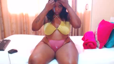 Snapshot of queenteex6999 chatting on 11-25-25, 09:09 queenteex6999 online show from 11-25-25, 09:09