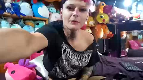 Snapshot of queer_burrito chatting on 10-12-25, 08:19 Sky Burrito online show from 10-12-25, 08:19