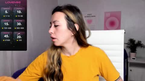 Snapshot of queitsharm_ chatting on 12-14-25, 06:30 Anna online show from 12-14-25, 06:30