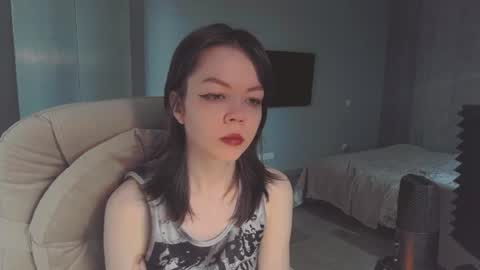 Snapshot of quietluxury chatting on 06-27-26, 11:37 quietluxury online show from 06-27-26, 11:37