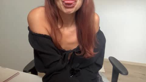 Quinnyelena online show from 10-29-25, 11:23