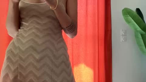 Snapshot of quinnyelena chatting on 05-07-26, 10:31 Quinnyelena online show from 05-07-26, 10:31