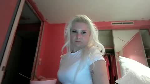 Snapshot of qv3ncrazy chatting on 12-30-24, 09:05 CRAZYCRYSTALCRAYAZIONZ online show from 12-30-24, 09:05