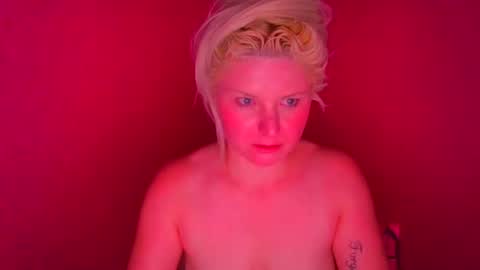 Snapshot of qv3ncrazy chatting on 01-03-25, 04:00 CRAZYCRYSTALCRAYAZIONZ online show from 01-03-25, 04:00