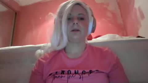 Snapshot of qv3ncrazy chatting on 01-06-25, 10:35 CRAZYCRYSTALCRAYAZIONZ online show from 01-06-25, 10:35