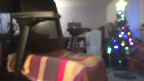 Snapshot of qwerty__pop chatting on 12-01-25, 12:37 qwerty__pop online show from 12-01-25, 12:37