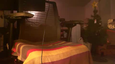 Snapshot of qwerty__pop chatting on 12-23-25, 04:43 qwerty__pop online show from 12-23-25, 04:43
