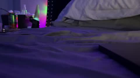 Snapshot of qwertyderpp chatting on 10-17-25, 08:28 qwerty online show from 10-17-25, 08:28