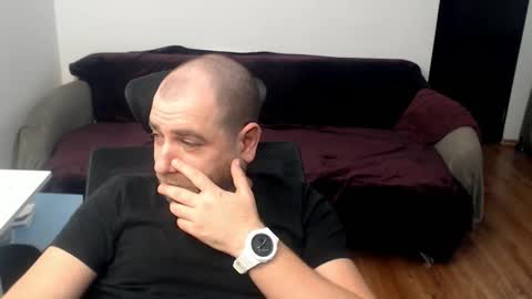 Snapshot of r0bila chatting on 12-21-25, 10:28 R0bila online show from 12-21-25, 10:28