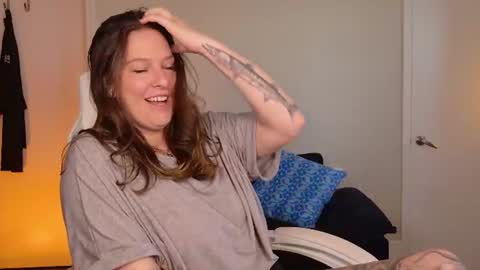 Snapshot of rach_oneill chatting on 06-17-26, 03:02 Rach ONeill online show from 06-17-26, 03:02