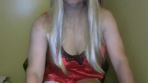 Snapshot of rachelcrossxo chatting on 06-11-26, 10:30 RachelCrossXO online show from 06-11-26, 10:30