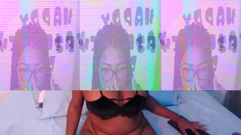 Snapshot of rachell_smithxx chatting on 03-22-26, 03:43 RACHELL online show from 03-22-26, 03:43