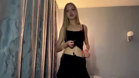 Snapshot of rachelpoisso chatting on 07-16-26, 08:37 Rachel online show from 07-16-26, 08:37