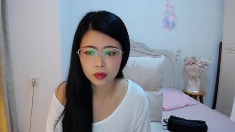 Snapshot of rachelwatts chatting on 05-24-26, 10:53 rachelwatts online show from 05-24-26, 10:53