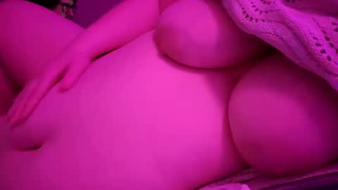 rachs_wardrobe online show from 02-05-26, 01:43