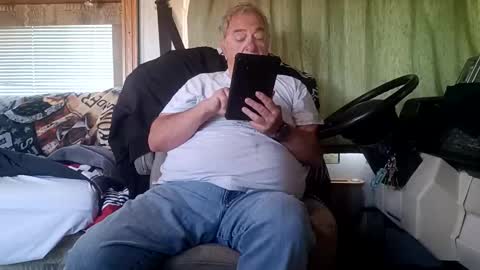 Snapshot of radiomantim chatting on 04-23-26, 03:03 Radioman for fun online show from 04-23-26, 03:03