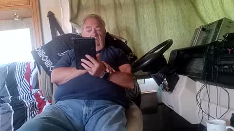 Snapshot of radiomantim chatting on 04-27-26, 02:26 Radioman for fun online show from 04-27-26, 02:26