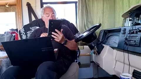 Snapshot of radiomantim chatting on 05-07-26, 02:11 Radioman for fun online show from 05-07-26, 02:11