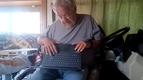 Snapshot of radiomantim chatting on 05-11-26, 02:45 Radioman for fun online show from 05-11-26, 02:45